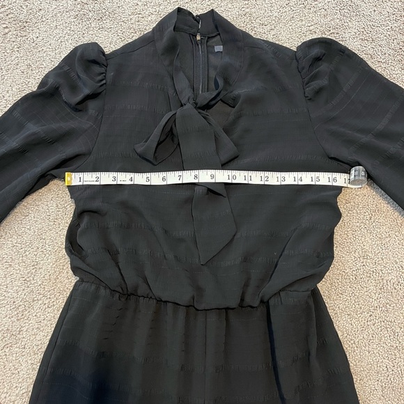 Julia Jordan Black Long Sleeve Tie Neck Jumpsuit. Size 6. - Picture 13 of 16